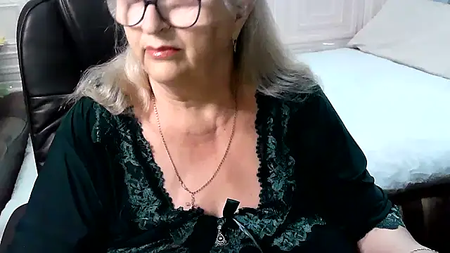 Snapshot of LolkaAlyss chatting on April 6, 2026, 7:37 pm LolkaAlyss online show from April 6, 2026, 7:37 pm