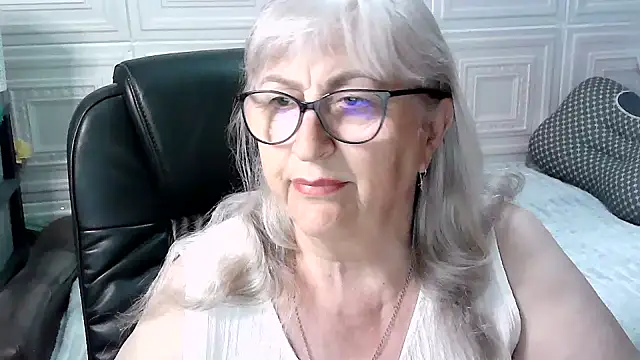 LolkaAlyss online show from May 5, 2026, 8:17 pm
