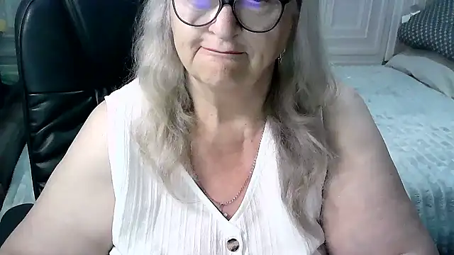 LolkaAlyss online show from May 9, 2026, 3:45 am