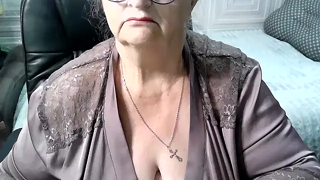 LolkaAlyss online show from May 15, 2026, 6:42 am