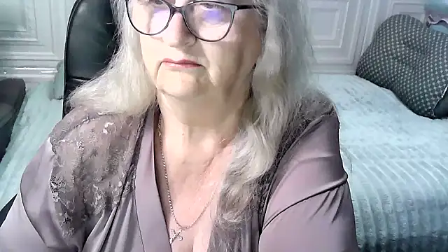 LolkaAlyss online show from May 17, 2026, 3:59 am