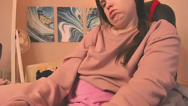 BattyMoll online show from February 7, 2025, 6:45 pm