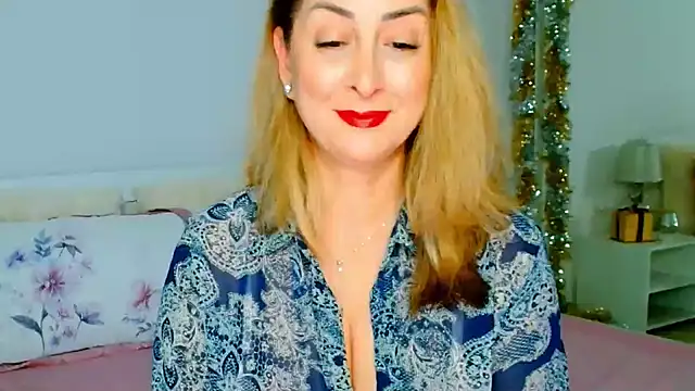 Snapshot of Tyana40 chatting on January 10, 2025, 5:37 am Tyana40 online show from January 10, 2025, 5:37 am