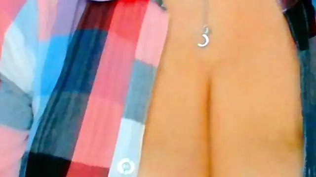 Snapshot of Tyana40 chatting on January 24, 2025, 2:28 am Tyana40 online show from January 24, 2025, 2:28 am