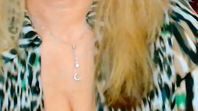 Snapshot of Tyana40 chatting on February 28, 2025, 5:37 am Tyana40 online show from February 28, 2025, 5:37 am