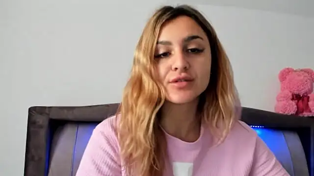 NicolePlay online show from March 4, 2026, 5:35 am