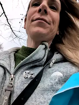 Snapshot of NaomiAndFriends chatting on December 9, 2024, 10:43 am NaomiAndFriends online show from December 9, 2024, 10:43 am