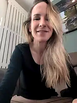 Snapshot of NaomiAndFriends chatting on February 5, 2025, 2:16 pm NaomiAndFriends online show from February 5, 2025, 2:16 pm