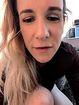 Snapshot of NaomiAndFriends chatting on March 9, 2025, 1:59 pm NaomiAndFriends online show from March 9, 2025, 1:59 pm