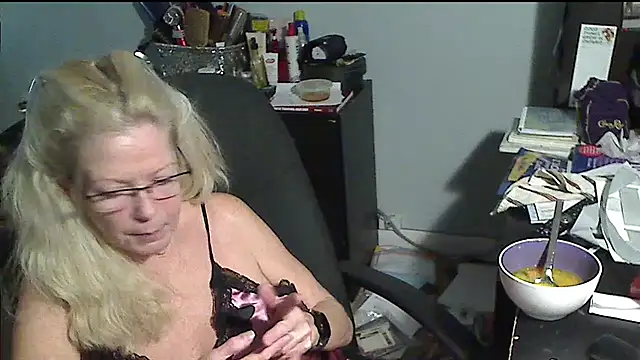 Snapshot of XTRAHORNYONE chatting on November 28, 2025, 3:31 am XTRAHORNYONE online show from November 28, 2025, 3:31 am