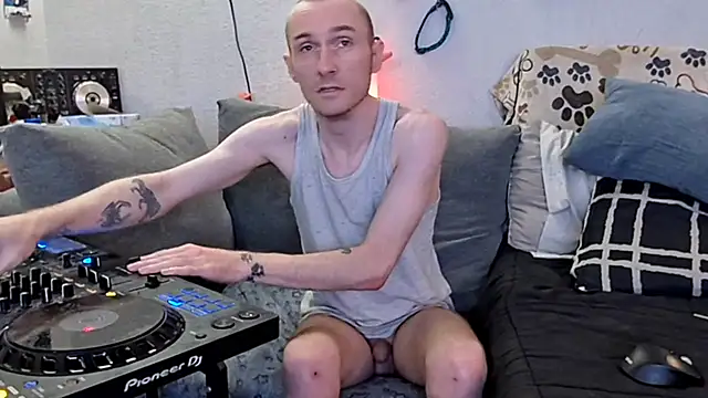 pyrowuff online show from February 26, 2026, 9:52 am