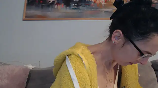 cleophee online show from April 2, 2026, 5:49 am