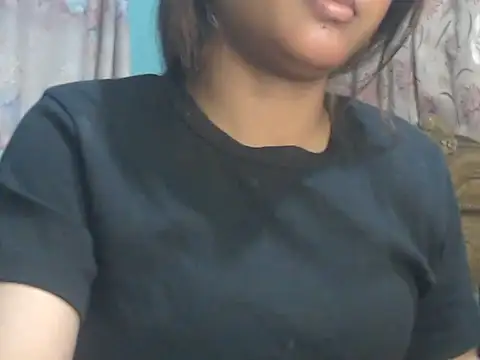 Snapshot of NancyRuvi chatting on February 25, 2026, 3:32 pm NancyRuvi online show from February 25, 2026, 3:32 pm