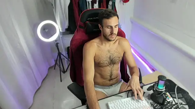 Snapshot of Raamoss chatting on September 16, 2025, 4:41 pm Raamoss online show from September 16, 2025, 4:41 pm