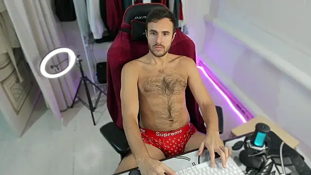 Snapshot of Raamoss chatting on September 17, 2025, 6:53 pm Raamoss online show from September 17, 2025, 6:53 pm