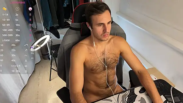 Snapshot of Raamoss chatting on October 17, 2025, 9:28 pm Raamoss online show from October 17, 2025, 9:28 pm