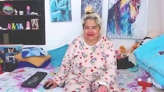 estrellita fugaz16x online show from February 12, 2025, 1:37 pm