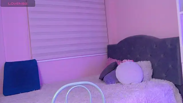 Snapshot of Pocahontas_power chatting on December 9, 2024, 5:19 pm Pocahontas power online show from December 9, 2024, 5:19 pm