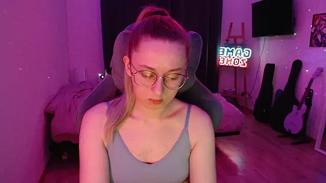 Snapshot of AnabelFrel chatting on February 13, 2025, 12:57 am AnabelFrel online show from February 13, 2025, 12:57 am