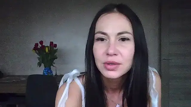 Snapshot of JulianaGold1 chatting on March 5, 2025, 9:48 pm JulianaGold1 online show from March 5, 2025, 9:48 pm