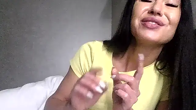 Snapshot of JulianaGold1 chatting on October 27, 2025, 9:30 pm JulianaGold1 online show from October 27, 2025, 9:30 pm