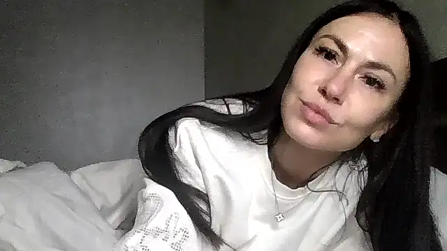 Snapshot of JulianaGold1 chatting on December 3, 2025, 8:18 pm JulianaGold1 online show from December 3, 2025, 8:18 pm