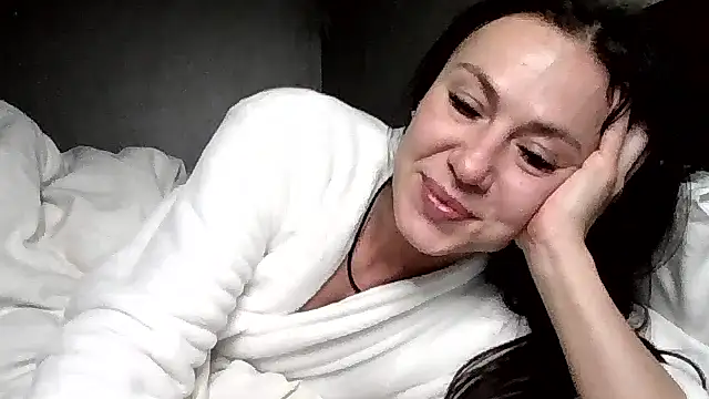 Snapshot of JulianaGold1 chatting on December 22, 2025, 11:13 pm JulianaGold1 online show from December 22, 2025, 11:13 pm