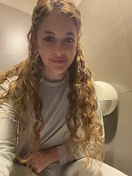 Snapshot of alana15 chatting on January 14, 2025, 12:35 pm alana15 online show from January 14, 2025, 12:35 pm