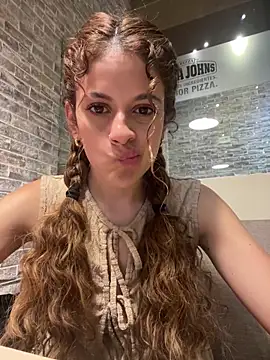 Snapshot of alana15 chatting on January 17, 2025, 9:17 pm alana15 online show from January 17, 2025, 9:17 pm