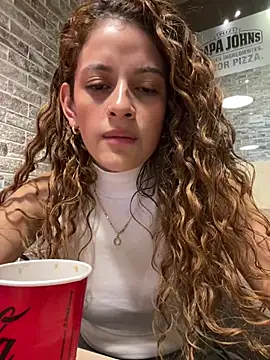 Snapshot of alana15 chatting on February 8, 2025, 9:36 pm alana15 online show from February 8, 2025, 9:36 pm