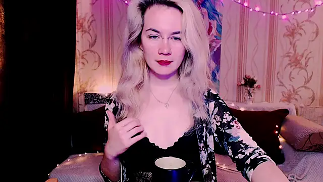 xxxcharismaaa online show from April 15, 2026, 3:57 am