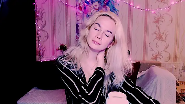 xxxcharismaaa online show from May 16, 2026, 8:18 pm