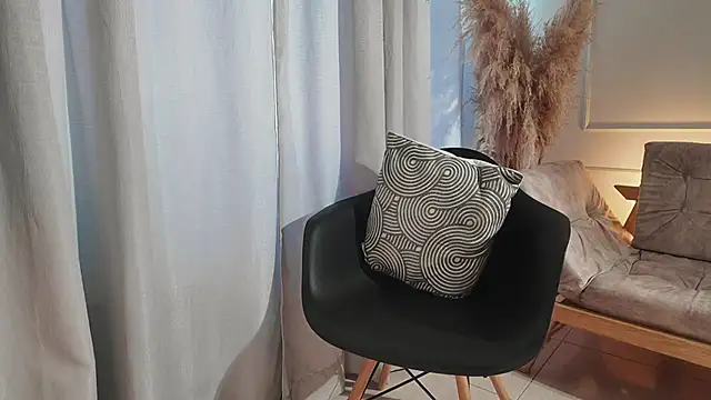 valcamtina online show from October 29, 2025, 1:24 pm