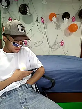 Snapshot of pinedasex777 chatting on October 13, 2025, 6:24 am pinedasex777 online show from October 13, 2025, 6:24 am