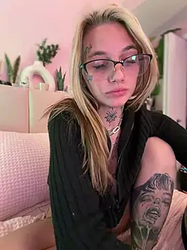 chloetease online show from March 29, 2026, 4:12 am