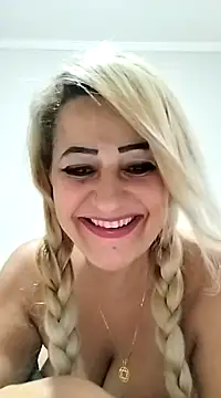 Snapshot of vivifernades chatting on February 19, 2025, 8:52 pm vivifernades online show from February 19, 2025, 8:52 pm