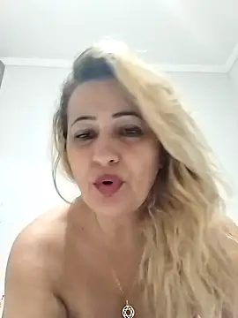 Snapshot of vivifernades chatting on March 1, 2025, 1:11 am vivifernades online show from March 1, 2025, 1:11 am