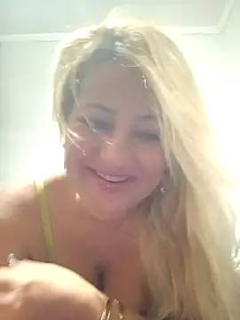 Snapshot of vivifernades chatting on April 9, 2026, 3:28 pm vivifernades online show from April 9, 2026, 3:28 pm