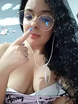 Snapshot of NinaSweet2 chatting on March 8, 2025, 4:01 am NinaSweet2 online show from March 8, 2025, 4:01 am