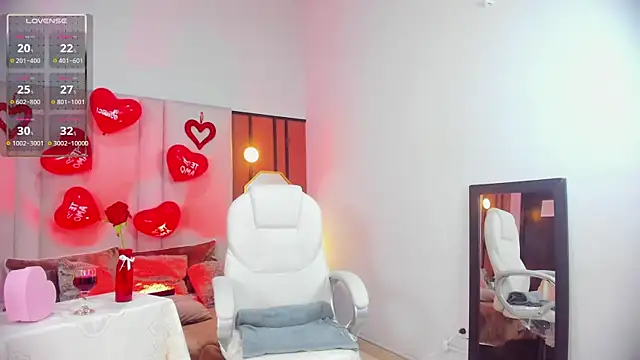 GraceElizabeth  online show from February 14, 2025, 9:32 pm