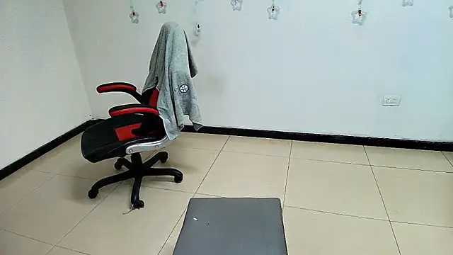 Snapshot of lili_phill chatting on December 28, 2024, 5:23 am lili phill online show from December 28, 2024, 5:23 am