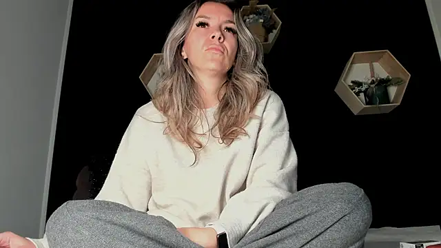 Alesys69 online show from April 13, 2026, 9:42 pm