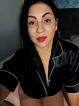 Snapshot of charrlote_love chatting on February 5, 2026, 2:11 pm charrlote love online show from February 5, 2026, 2:11 pm