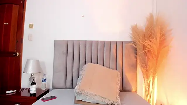 AGATHAA WHITE online show from March 13, 2025, 11:41 am