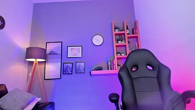 Sabrina Sabrock  online show from March 19, 2026, 5:55 am