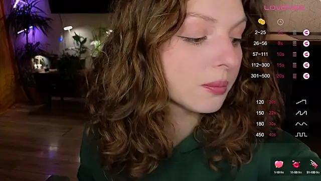 Snapshot of AliceKingsleigh chatting on February 26, 2025, 3:41 pm AliceKingsleigh online show from February 26, 2025, 3:41 pm