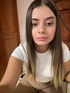 Miss valeriaa online show from December 8, 2024, 3:45 pm