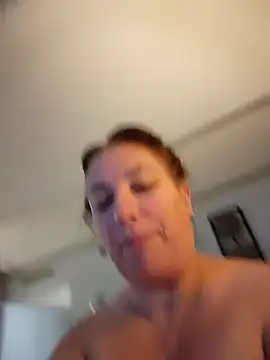 Snapshot of Canadian_BBW chatting on December 17, 2024, 5:36 pm Canadian BBW online show from December 17, 2024, 5:36 pm