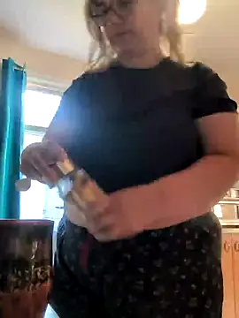 Snapshot of Canadian_BBW chatting on June 16, 2026, 1:25 pm Canadian BBW online show from June 16, 2026, 1:25 pm