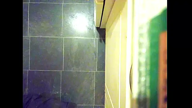 hairyuncut00 online show from April 16, 2026, 9:50 pm